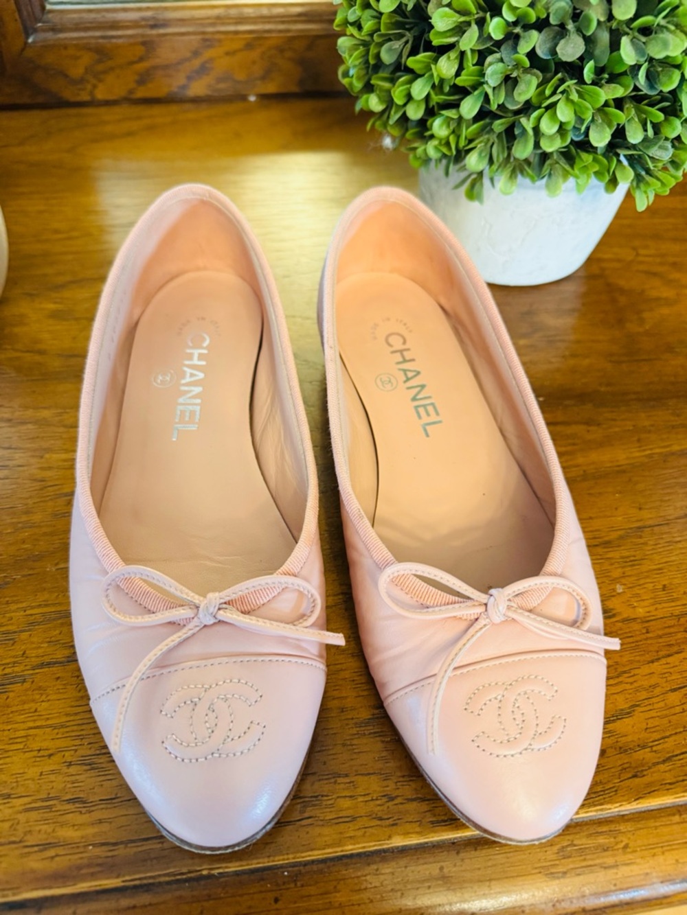 CHANEL Pale Pink Leather Ballet Flats with CC Logo
